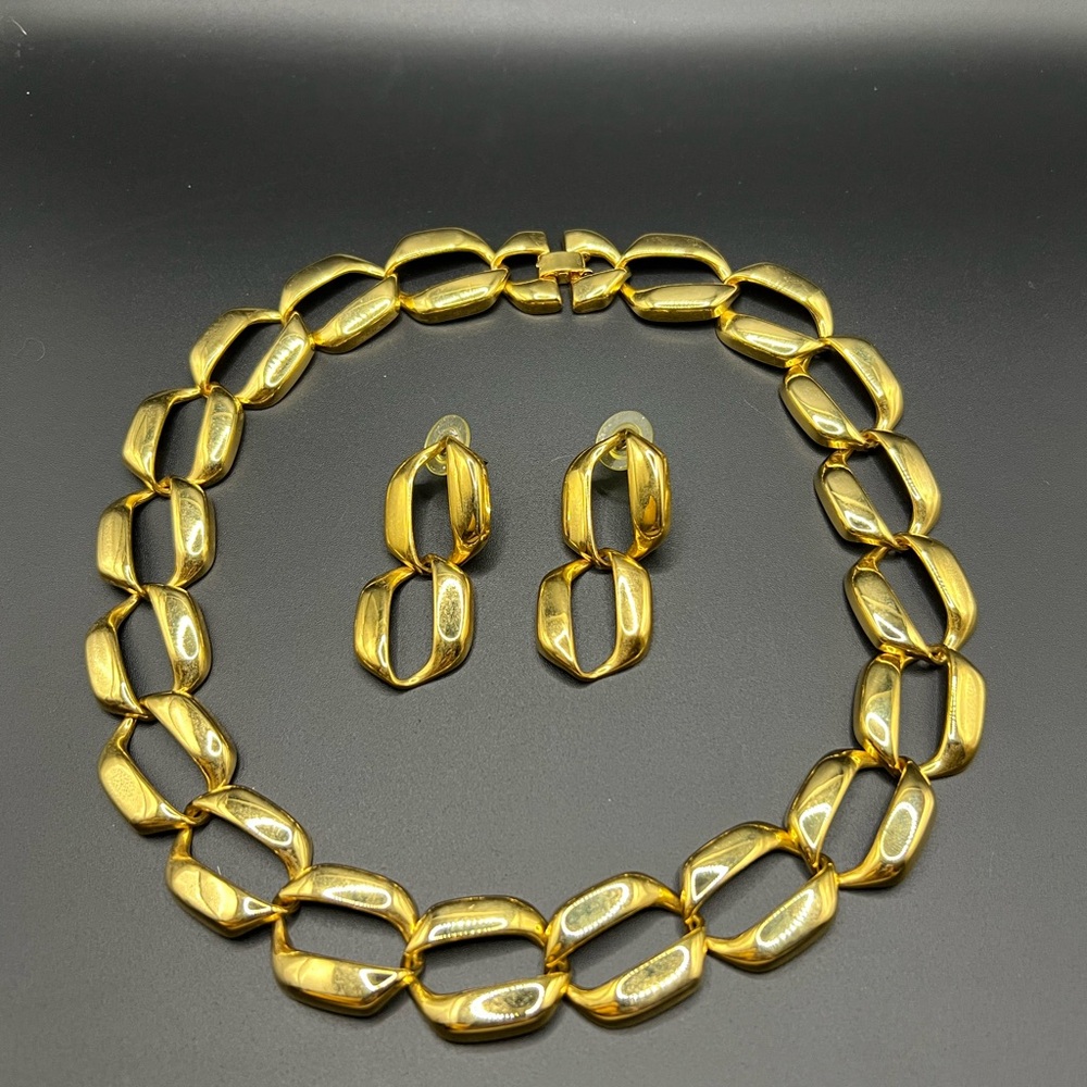 Vintage Goldtone Chunky Choker Necklace and Earring set